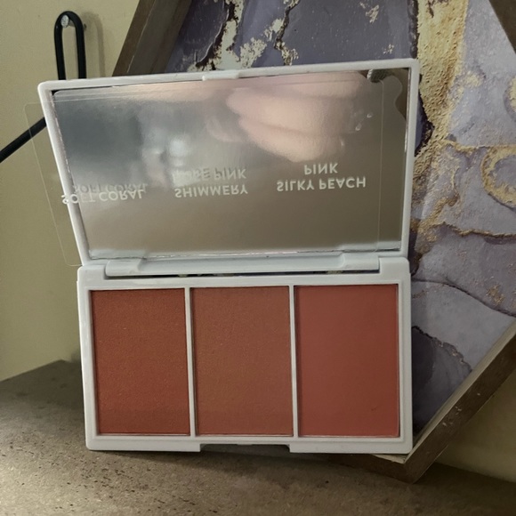 Kaleido cosmetics blush palette - Picture 3 of 4